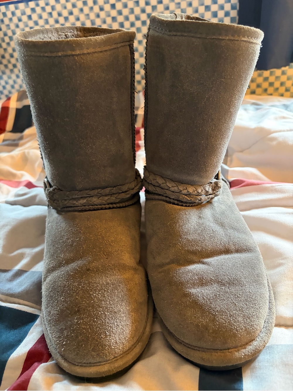Used ladies size 10 Bearpaw grey boots